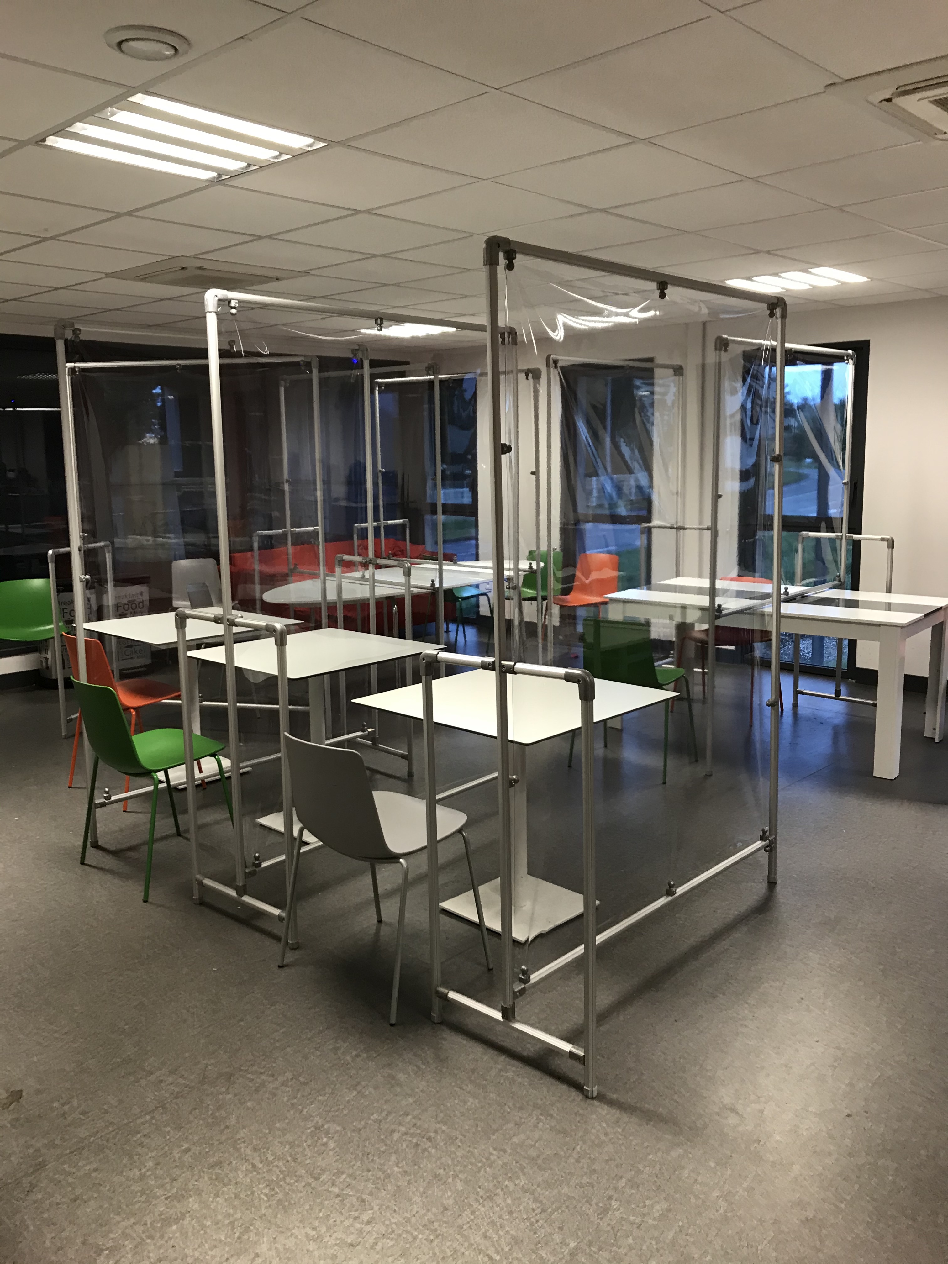Cloisons d'hygiène réfectoire